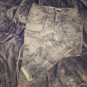 Camo skinny jeans